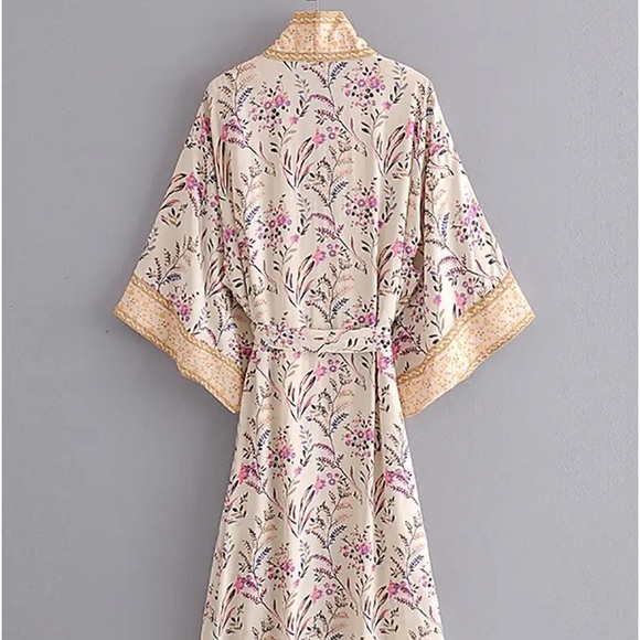 1010 Floral Wrap Kimono - Picture 5 of 5